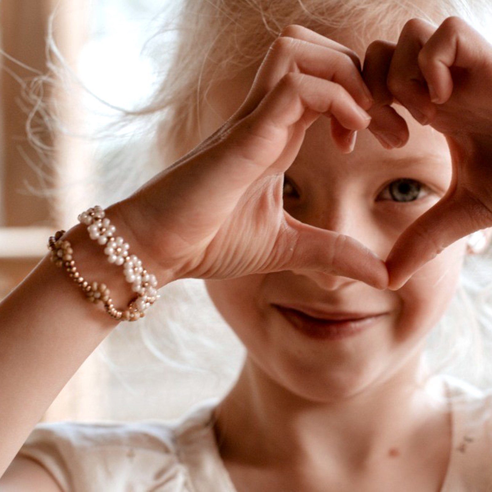 LOVEissue bracelet daisy | Elastic pearl T1