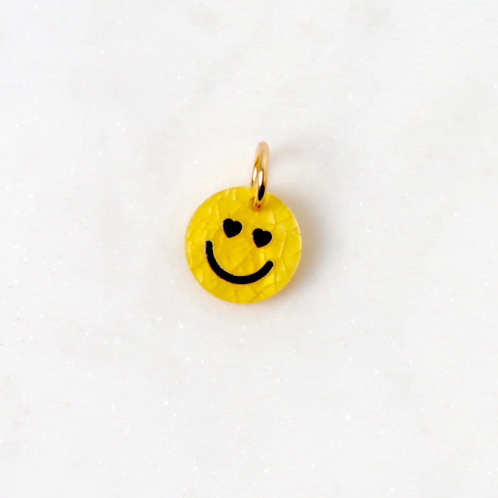 Charm | Smiley resin shiny yellow