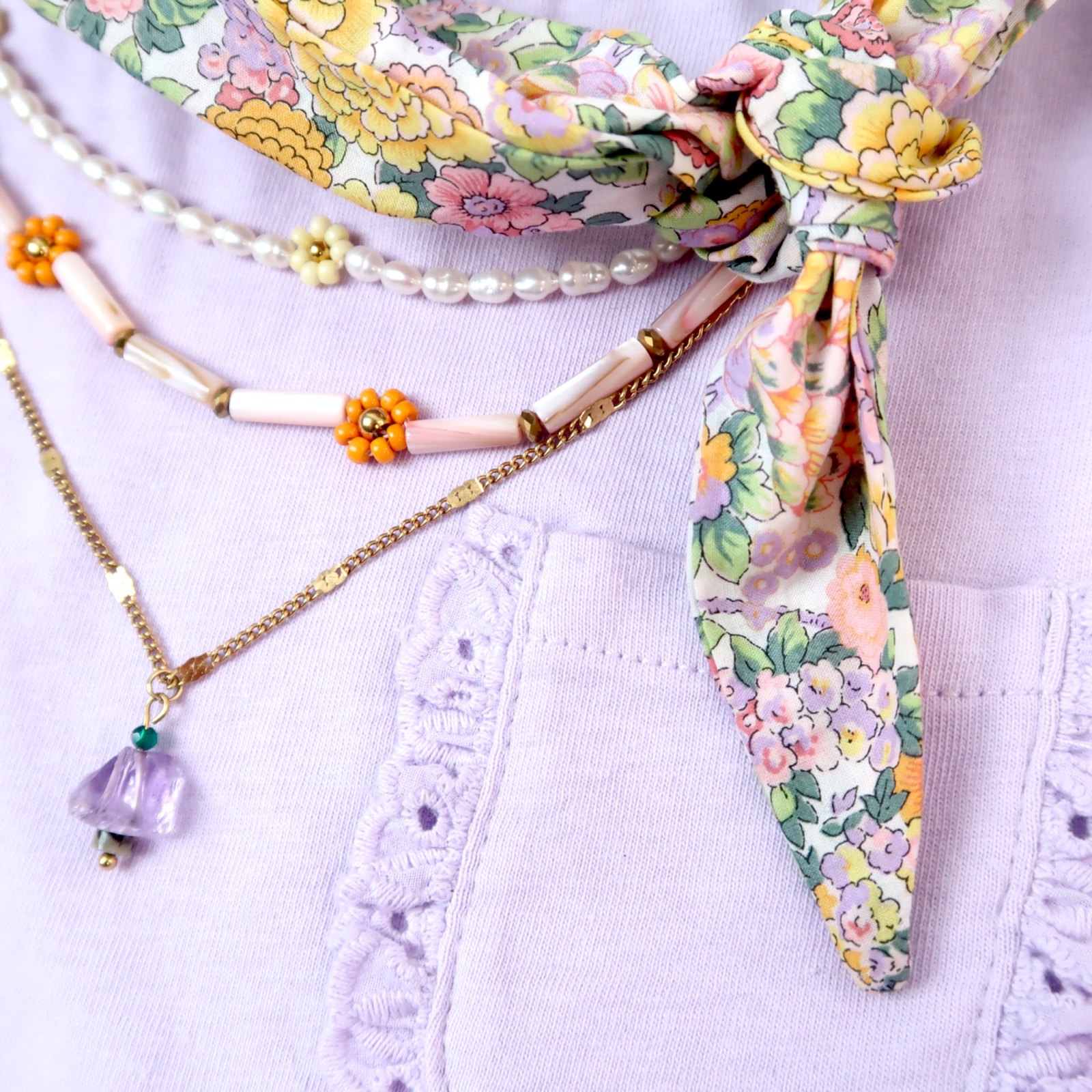 Necklace |  Daisy orange, shell pink