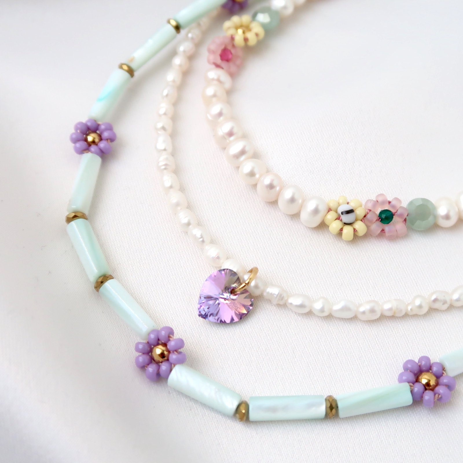 Necklace |  Daisy purple, shell mint