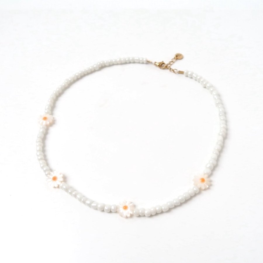Necklace | Necklace shell white daisy