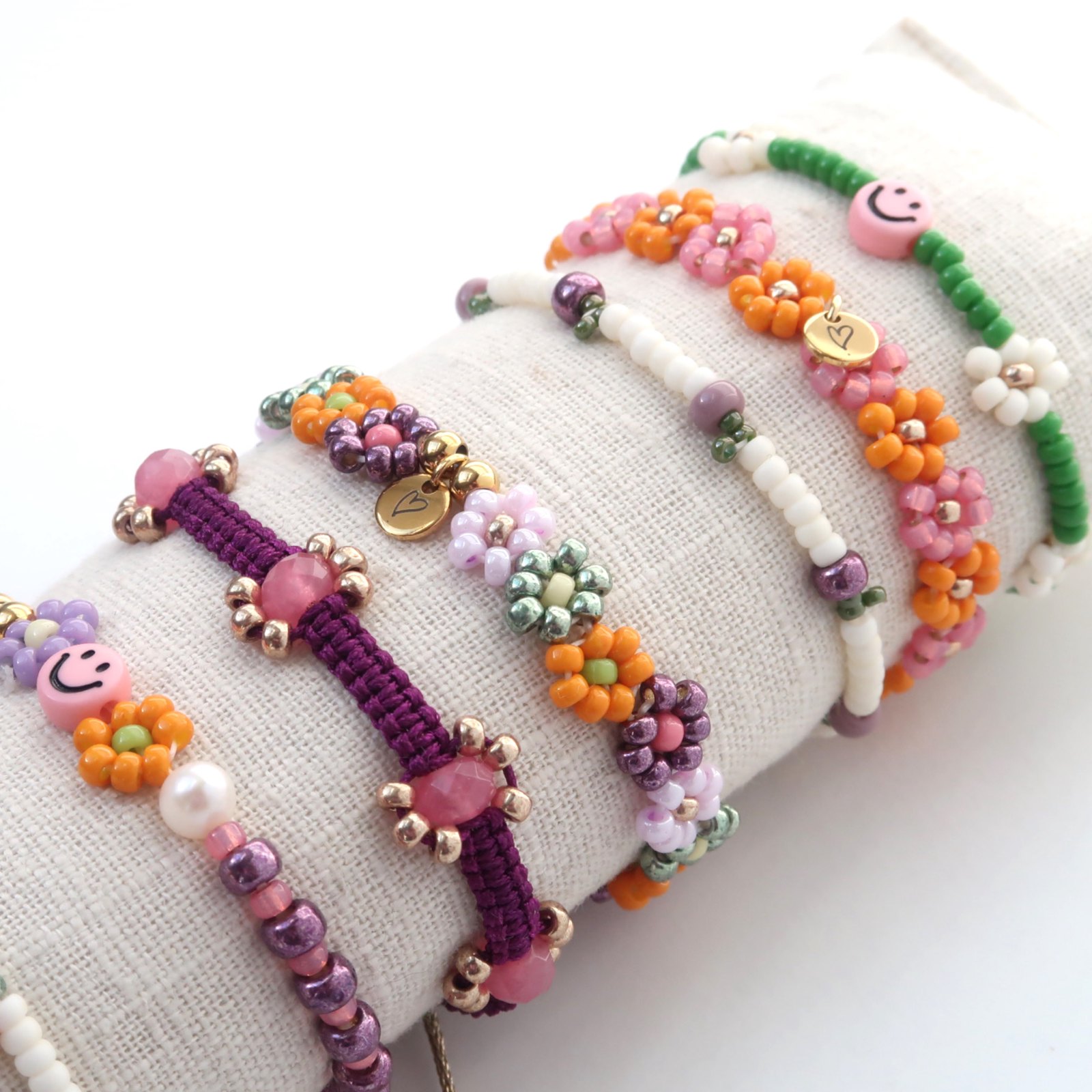 LOVEissue bracelet daisy | Elastic 4 colors fuchsia T2